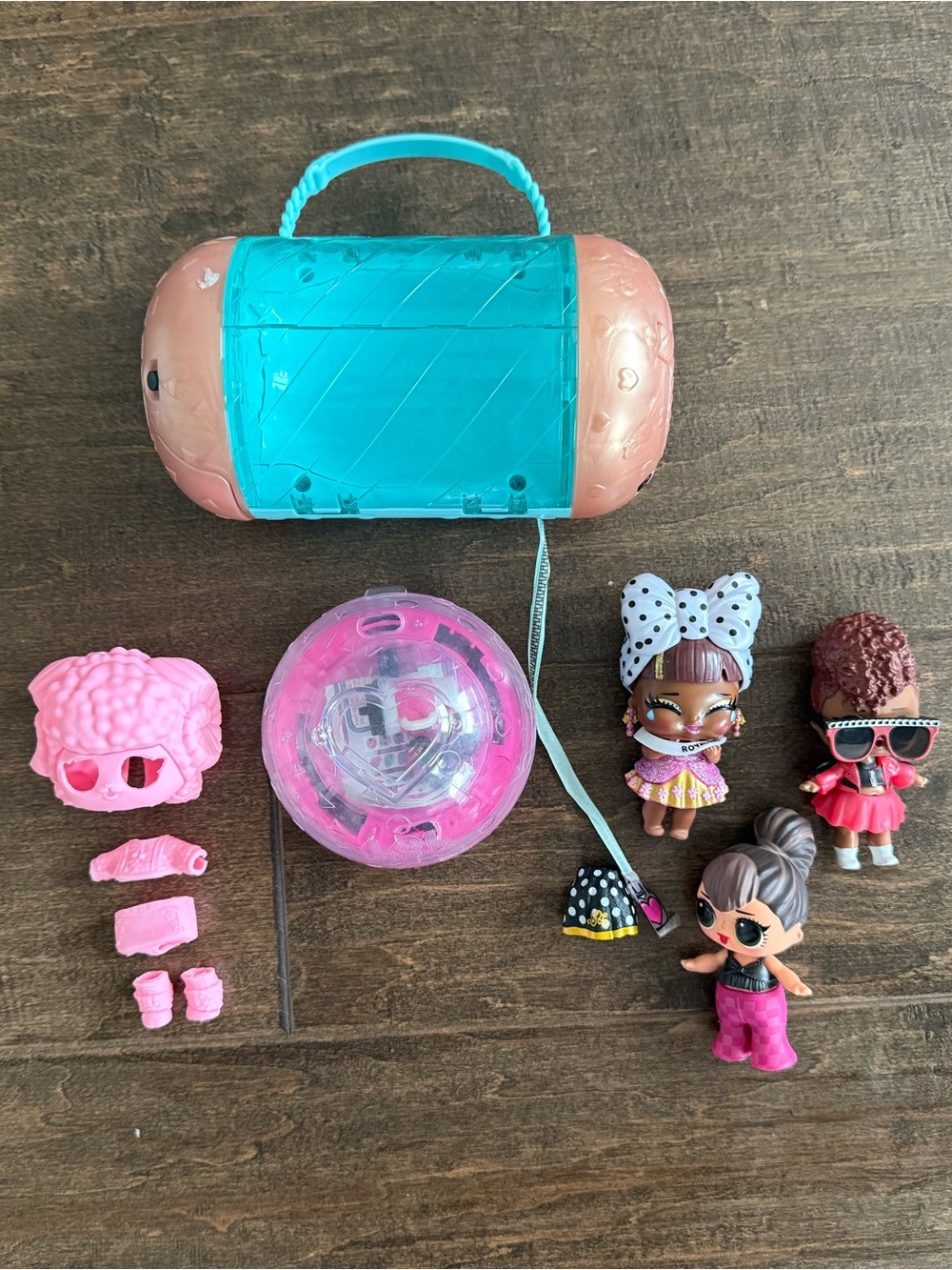 L.O.L. Surprise! Teal & Pink Carry Case with Pink Doll Ball and Assorted Dolls